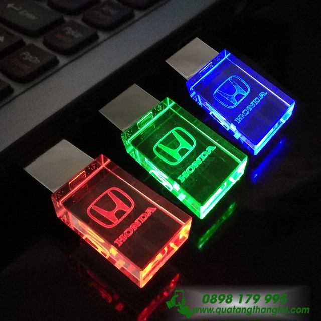 UPT 01 - USB Pha le iin khắc 3d quà tặng khách hàng UPT 01 - USB Pha le iin khắc 3d quà tặng khách hàng