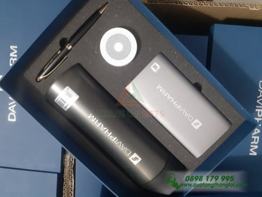 Bo Qua Tang(Pin Sac SamSung+Binh Giu Nhiet Lock+Loa Bluetooth+But Kim loai) khac logo DIVIPHARM lam qua tang