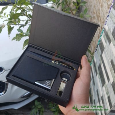 GIFTSET Bo Qua tang (USB kim loai+But kim loai+Hop Dung Namecard) khac logo doanh nghiep