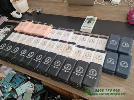 Pin Sac Du Phong 10000mAh in logo KHOA DUOC TPHCM lam qua tang hoi nghi
