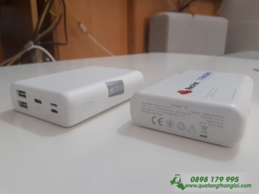Pin sạc Romoss in khắc logo Red Hat quà tặng 