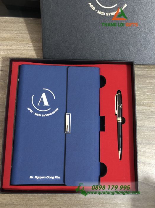 Bo giftset So tay da, But ky kim loai – In logo ARB