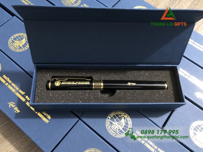 Hộp quà tặng bút ký kim loại tổ ong – Khắc logo trường DH Thái Nguyên