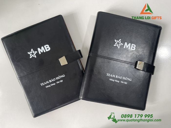 So tay da bia cong Mau den - In logo MB Bank 