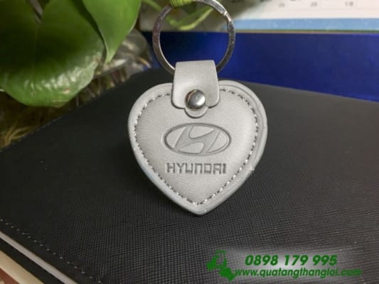 MKT 06 - moc khoa da in logo hyundai hinh trai tim dap logo qua tang khach hang 