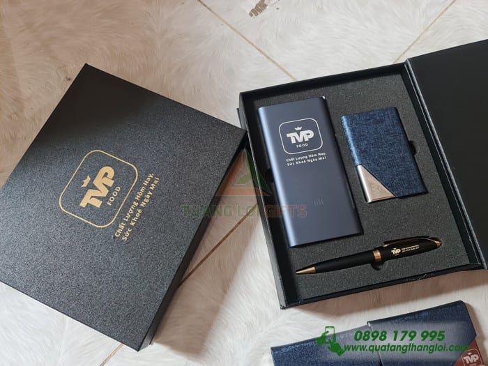 Bo GIFTS kkhac logo (hop namecard +pin sac du phong XIAOMI+ But kim loai)