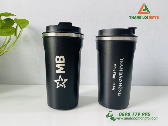 Ly giu nhiet Coffe mug Mau den - Khac logo MB Bank