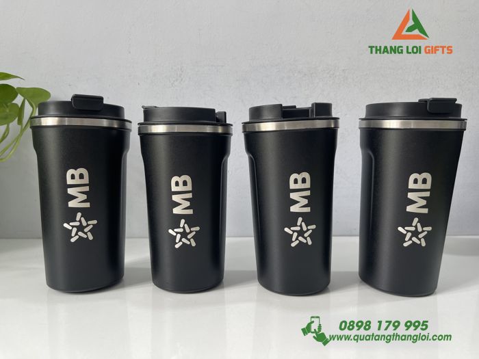 Ly giu nhiet Coffe mug Mau den - Khac logo MB Bank