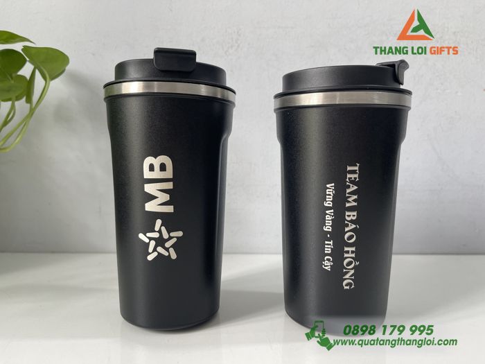 Ly giu nhiet Coffe mug Mau den - Khac logo MB Bank