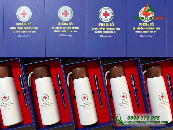 GST 68 – Bộ Quà Tặng In Logo (Bình nắp gỗ & Bút bi) GST 68 – Bộ Quà Tặng In Logo (Bình nắp gỗ & Bút bi)