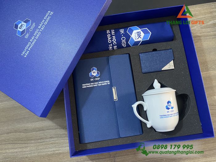 GST 64 – Bộ Quà Tặng Cao Cấp (Sổ, Hộp đựng Namecard, Túi vải & Ly Sứ) In Logo Theo Yêu Cầu GST 64 – Bộ Quà Tặng Cao Cấp (Sổ, Hộp đựng Namecard, Túi vải & Ly Sứ) In Logo Theo Yêu Cầu